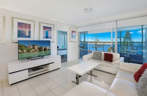 Biggera Waters Apartment | Silvershore Apartments on the Broadwater