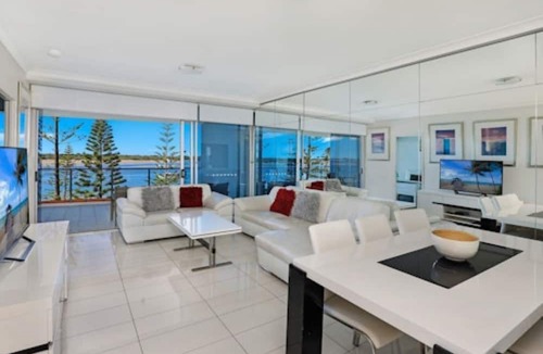 Biggera Waters Apartment | Silvershore Apartments on the Broadwater