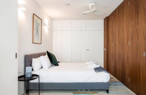 Alexandria Apartment | The Fern New York Warehouse Style Retreat