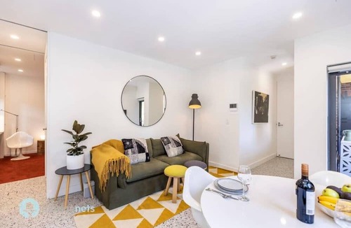 Darlinghurst Apartment | Darlinghurst Apt W A/C Balcony Only A Walk To CBD