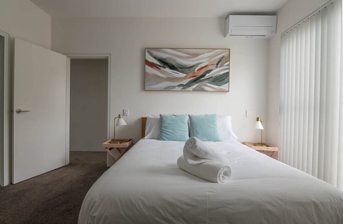 Camperdown Apartment | Treetops Camperdown, Inner City Bliss w Parking