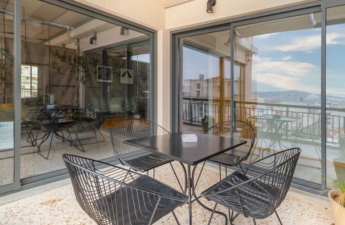 Plaka Apartment | TheHostMaster Picturesque Acropolis Hill Penthouse