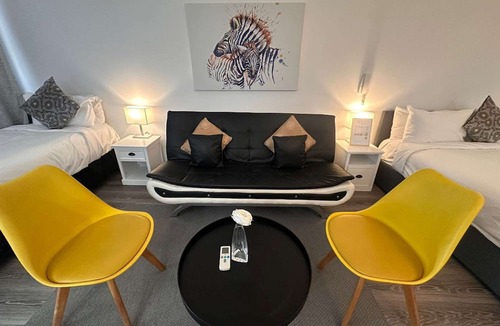 Darlinghurst Apartment | Large City Studio with Big Balcony