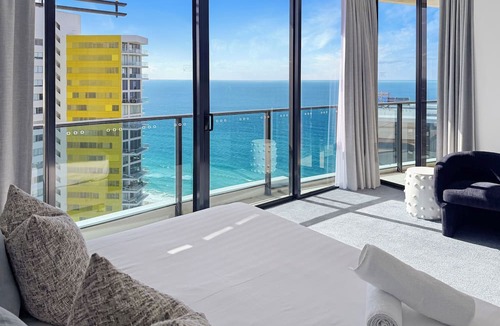 Broadbeach Apartment | Luxury Oracle Sky Home Ocean Views 3BR Level 39