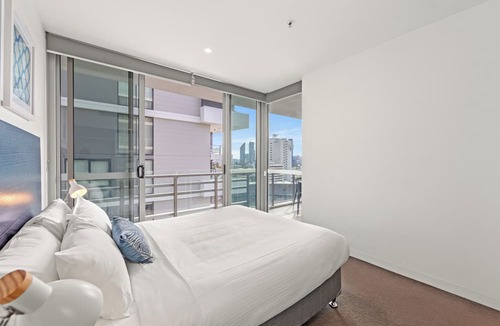 Woolloongabba Apartment | Trafalgar Lane Apartments by CLLIX
