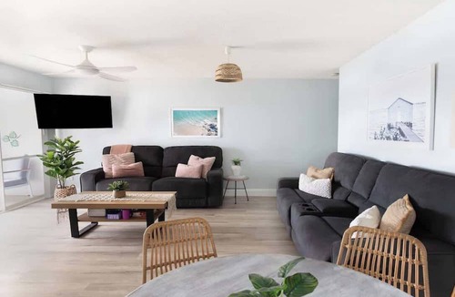 Maroochydore Apartment | River Lodge on Bradman l Central to Everything!