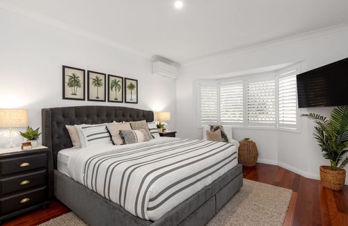 Murarrie House | The Duchess - Luxury Brisbane Holiday Home. Family & Pet friendly with Pool