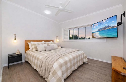 North Ward House | North Ward Beachside Home, Townsville | 4BR | 2 King Beds | Walk to Strand