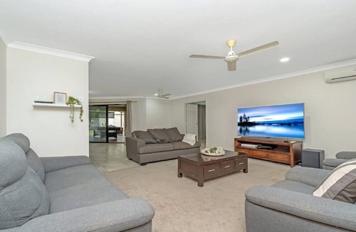 Mount Louisa Apartment | Family Home With Pool In Mount Louisa