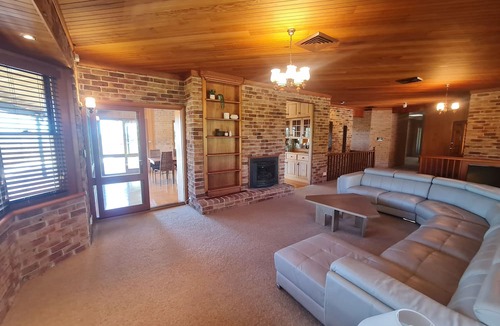 Denham Court House | Capturing Breathtaking Retreat!