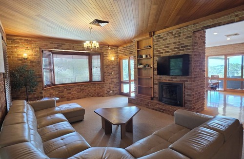 Denham Court House | Capturing Breathtaking Retreat!