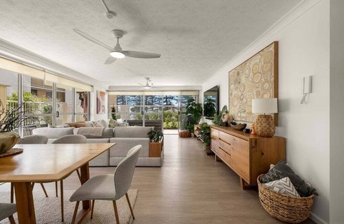 Burleigh Heads Apartment | Direct Beachfront Location!