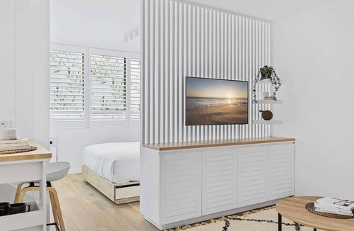 Bondi Junction Apartment | Studio3: Chic Bondi Abode with Pool & A/C