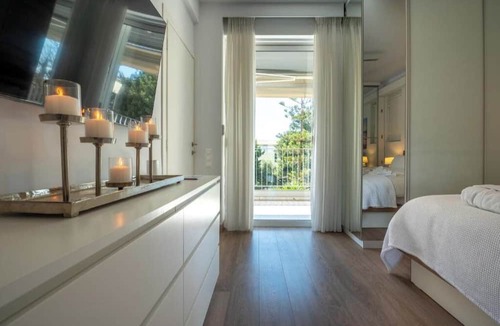 Vouliagmeni Apartment | Athens Riviera Aelia Luxury Suite By the Sea - Location: Vouliagmeni, Kavouri
