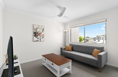 Mountain Creek Apartment | Direct Collective - Breeze on Brightwater