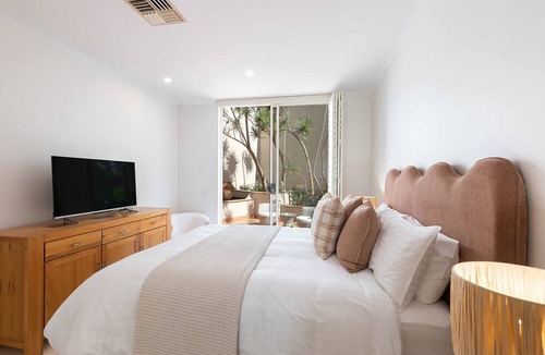 Terrigal Apartment | Beachfront | Views, Sleeps 8, Spa Bath