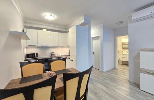Vizafogo Apartment | Marina Pearl Luxury Riverside Apartment with parking and terrace
