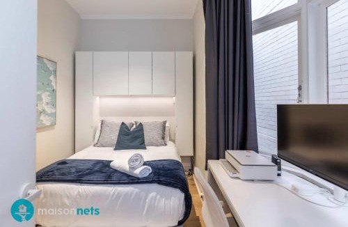 Kings Cross Apartment | Quiet Art Deco 3BR Retreat in the Heart of Potts Point