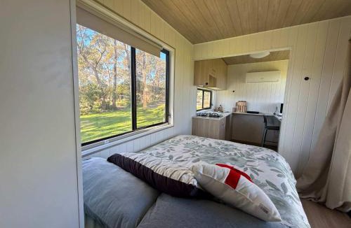 Canoelands House | The Kookaburra - Bushland Views & Cozy Loft