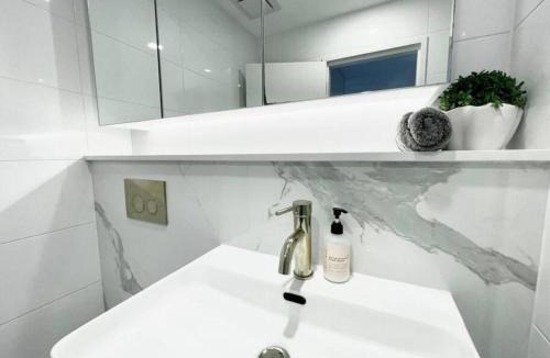 Wentworth Point Apartment | SkyPark Oasis Retreat 2Br@ close to Olympicpark