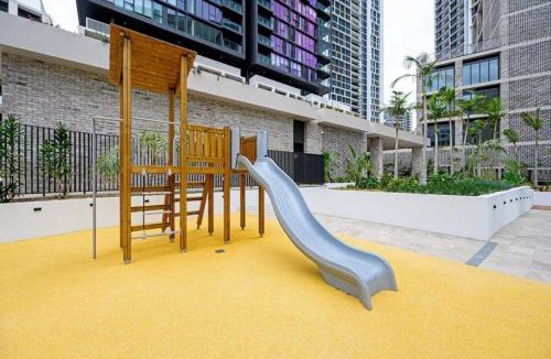Lidcombe Apartment | Enormous Modern Retreat Gym Pool BBQ Parking Rooftop