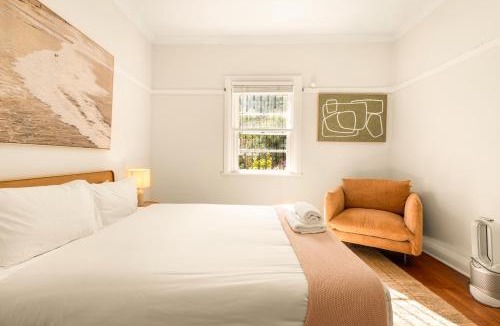 North Bondi Apartment | Bondi Family Retreat with Balcony and Skyline Views