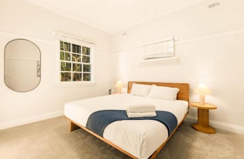 North Bondi Apartment | Bondi Family Retreat with Balcony and Skyline Views