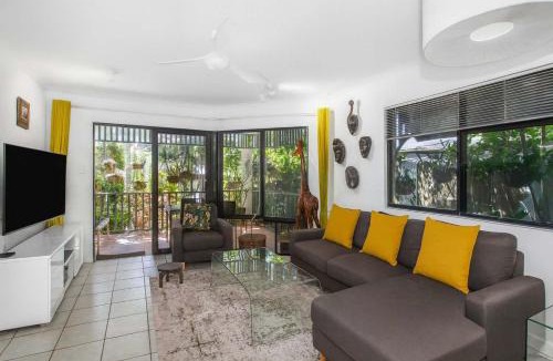 North Ward Apartment | Townsville Tropical Escape, Relaxing Stay in North Ward Near Beach & CBD