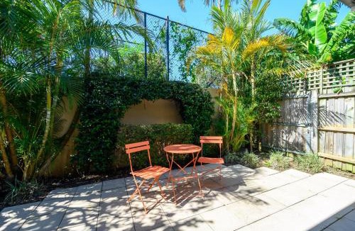 North Sydney Villa | Modern Det House, N Sydney , 3BR 3BA with Pvt Parking&Metro Nearby