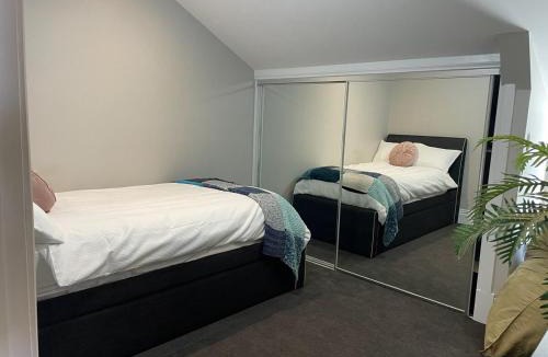 Mount Tamborine House | Modern Luxury Retreat, Sleeps 8, Mount Tamborine