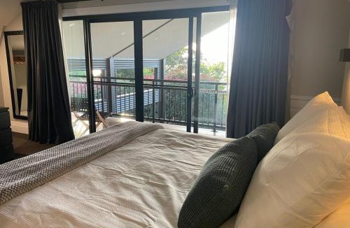 Mount Tamborine House | Modern Luxury Retreat, Sleeps 8, Mount Tamborine