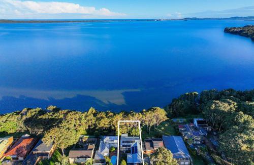 Tegerin House | Waterside Whispers