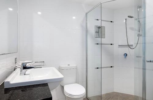 Broadbeach Apartment | Sierra Grand Broadbeach - Walk to Beach & Pacific Fair - Hosted by wowstay