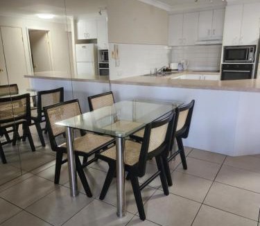 Runaway Bay Apartment | Bayview Bay Apartments and Marina
