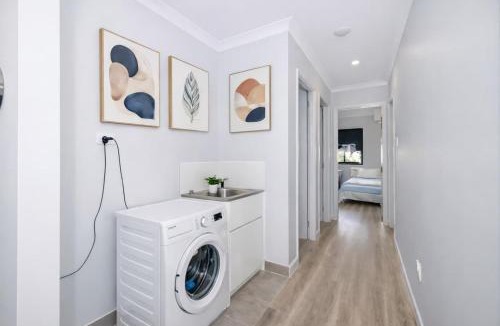 Rosslea Apartment | Townsville Golf Course Duplex 2 Bed 2 Bath w Secure Parking