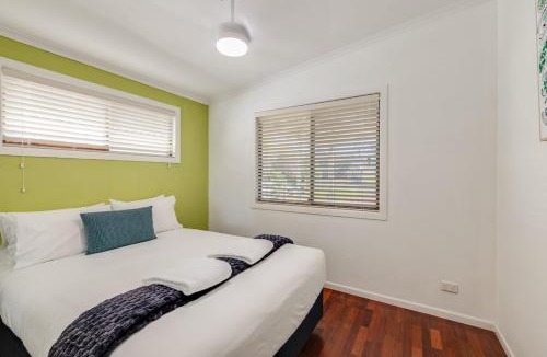 Rockville House | Stylish Cottage Near Hospital Precinct!