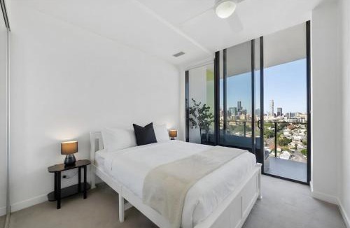Fortitude Valley Apartment | Penthouse Sleeps 8 - CBD Views - Resort Pools- Games - Baby Stay