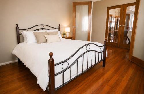 Kingsford House | Cozy Kingsford Home