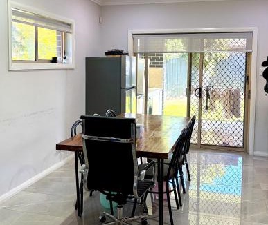 Revesby House | Cozy Twins Room with 2 Comfortable Single Beds