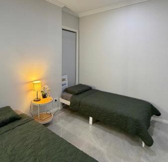 Revesby House | Cozy Twins Room with 2 Comfortable Single Beds