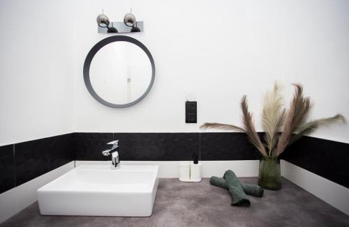 Inner City Budapest Apartment | Oasis Home #Vaci fashion street #central location
