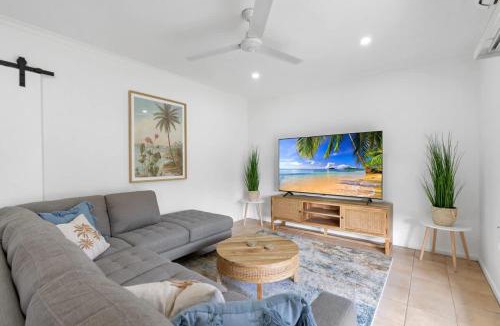 Trinity Beach House | Casa Del Mar - Poolside Retreat Near Trinity Beach