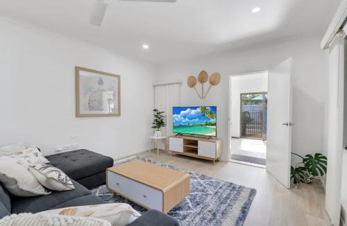 Trinity Beach House | Casa Del Mar - Poolside Retreat Near Trinity Beach
