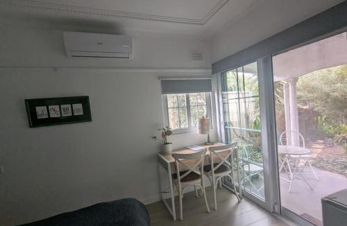 Ettalong Beach House | Coastal Grevillea Studio Retreat
