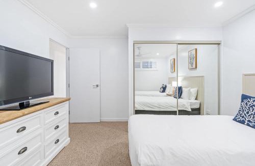Urangan Apartment | Waters Edge at The Pier-Stunning Ocean & Pool Views