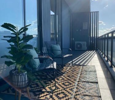 Penrith Apartment | 3 BD Penthouse with Private Balcony in Penrith