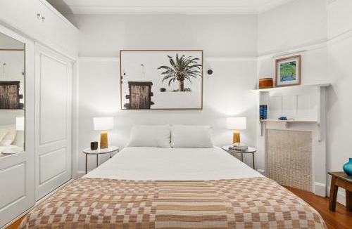 Manly Apartment | Prime Manly Location - Beach & Wharf Nearby
