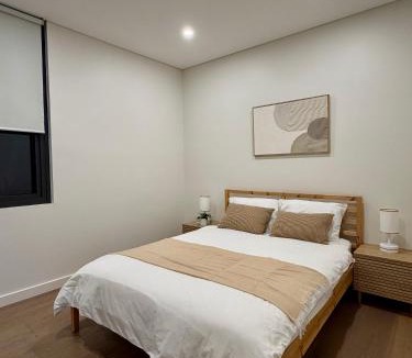 Lidcombe Apartment | Stylish 3BR Apartment, Next to Stadium, Large Terrace, Free WiFi