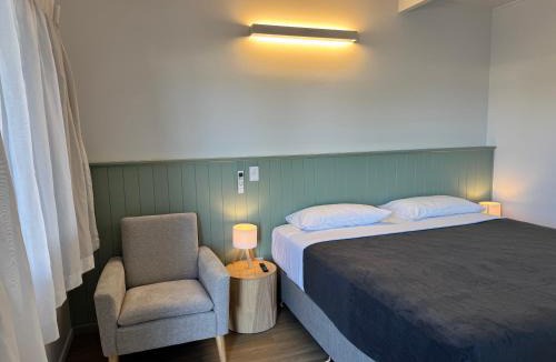 Bowen Hotel | Pearly Shell Motel