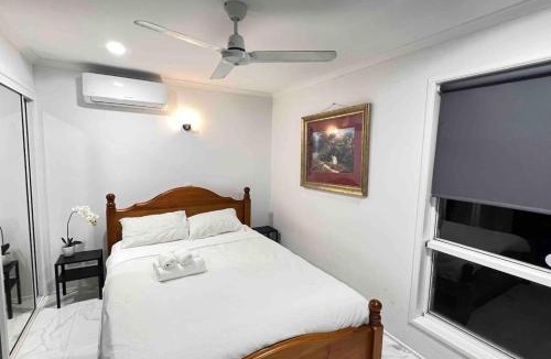 Boronia Heights House | SPA House 4 BDR 5 beds Master with AC)